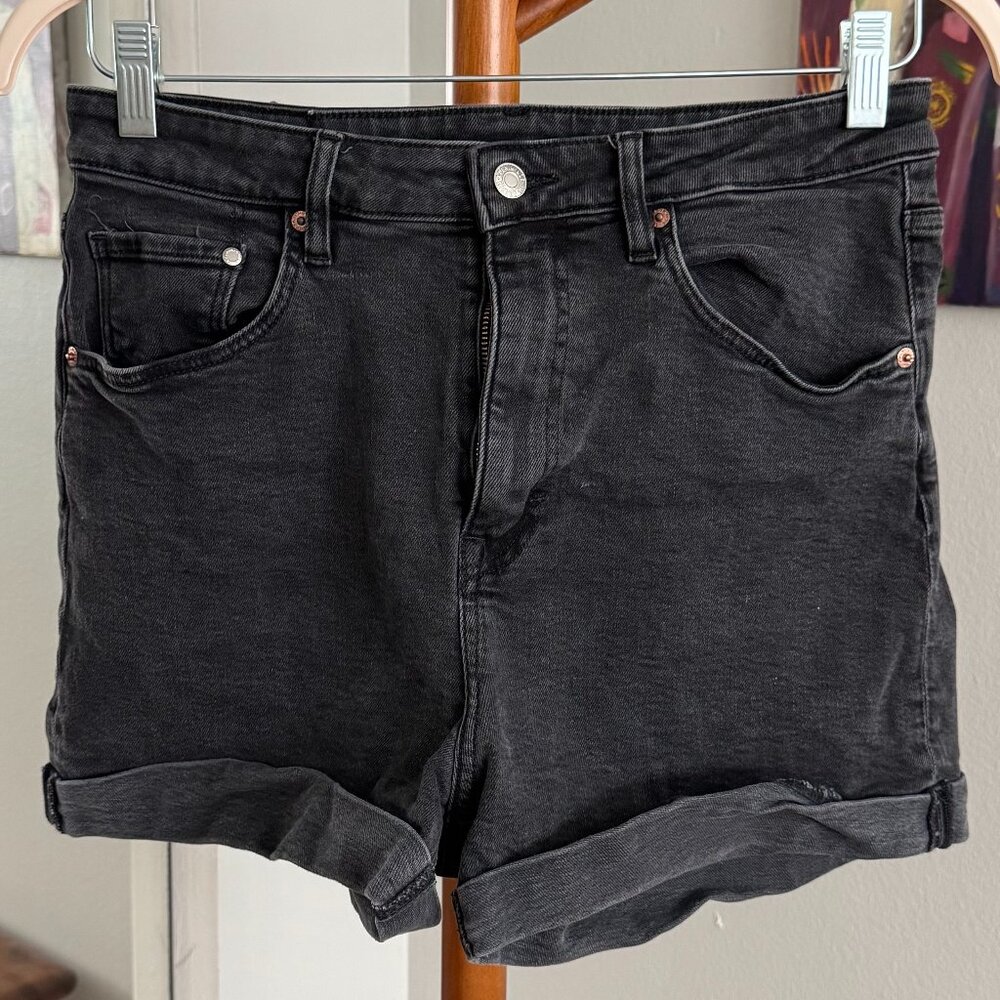H&M - Cuffed Ultra High-Waist Denim Mom Shorts in Black